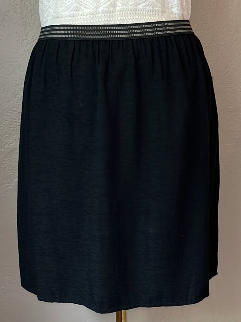 Old Navy Black Lightweight Rayon Pull-On Midi Skirt Large NWT
